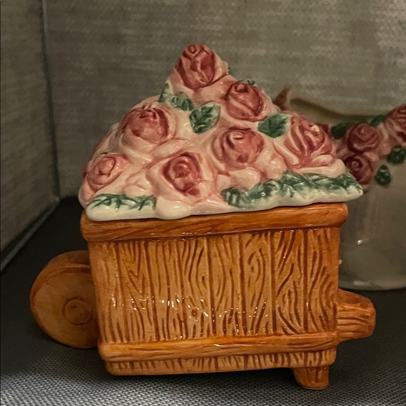 **VINTAGE** Floral Ceramic Sugar & Creamer Set with Roses - Picture 6 of 12